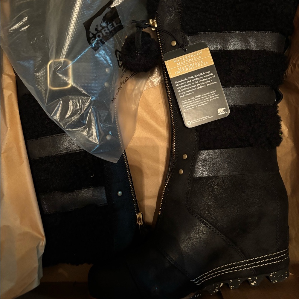 Sorel Sheepskin Wedge Waterproof Stylish Boot. Size 7 - Picture 7 of 8